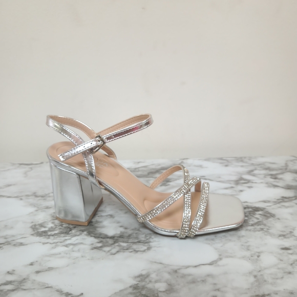 TOP Moda Silver Rhinestone Block Heel Sandals - Picture 2 of 6